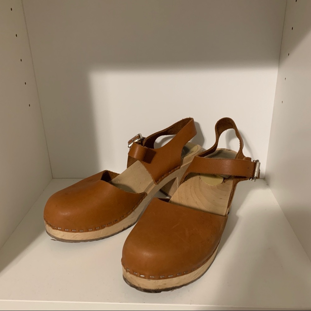 Lotta’s Highwood Tan Clogs